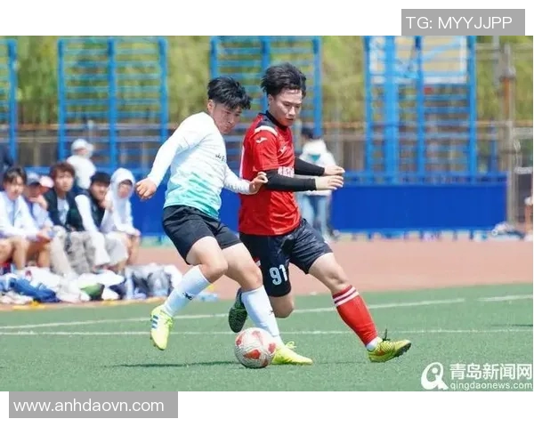 足球明星观赏篮球赛事的精彩瞬间与跨界互动的趣味体验